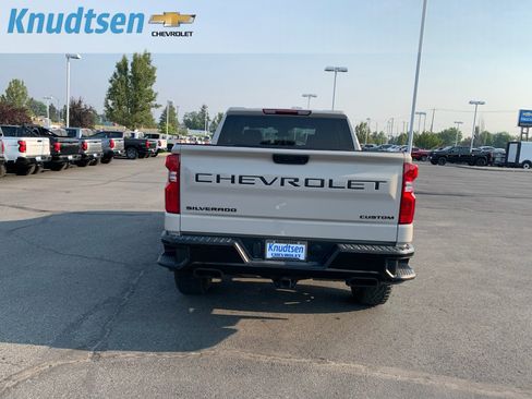 Used 2026 Chevrolet Silverado 1500 Custom Trail Boss w/ Dark Appearance Package AWD/4WD image 6