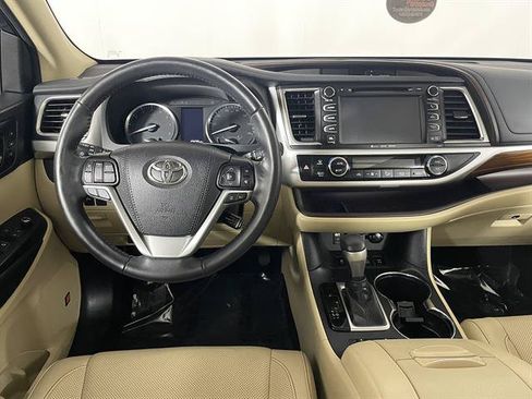 Used 2019 Toyota Highlander Limited Platinum AWD/4WD image 13