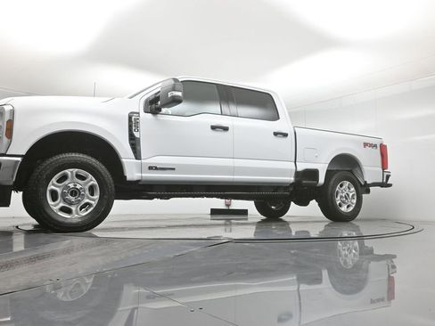 New 2026 Ford F250 XLT w/ FX4 Off-Road Package image 7