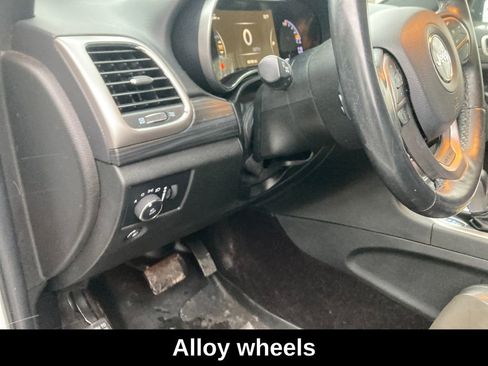 Used 2019 Jeep Grand Cherokee Altitude image 17