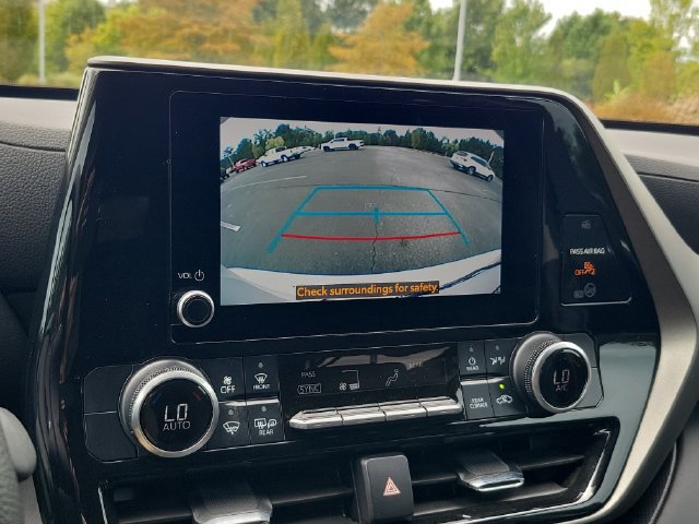 Used 2023 Toyota Highlander L FWD image 20