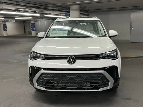New 2025 Volkswagen Taos SE image 31
