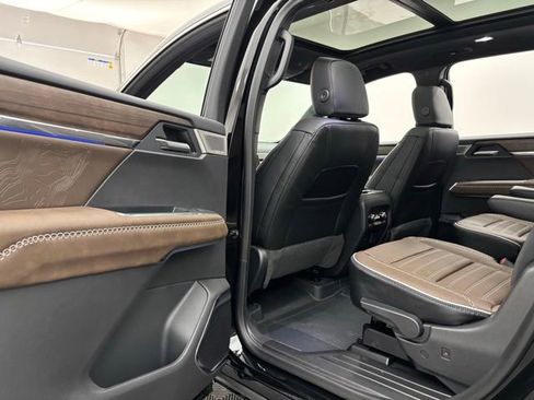 New 2026 GMC Acadia Denali Ultimate w/ LPO, Floor Liner Package AWD/4WD image 45