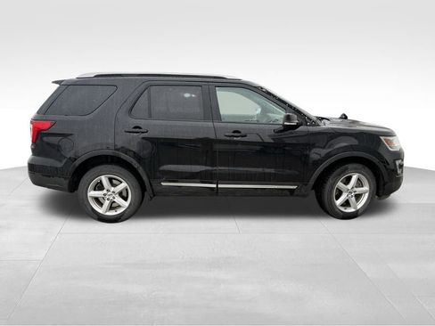 Used 2016 Ford Explorer XLT w/ Equipment Group 202A AWD/4WD image 3