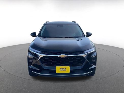 Used 2025 Chevrolet Trax LT w/ LT Convenience Package FWD image 4