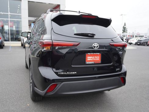 New 2026 Toyota Highlander XLE image 9