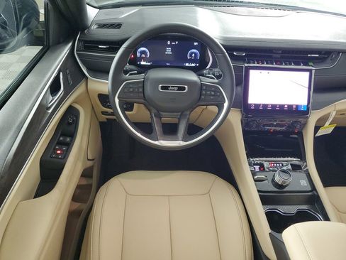 New 2025 Jeep Grand Cherokee Limited w/ Black Appearance Package image 14