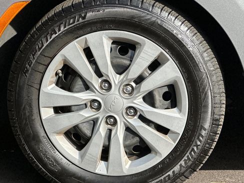 Certified 2023 Kia Soul LX image 30