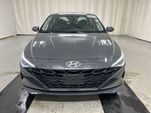 Used 2023 Hyundai Elantra SE FWD image 2