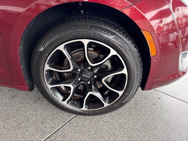 Used 2019 Chrysler Pacifica Touring-L Plus w/ Advanced Safetytec Group FWD image 12