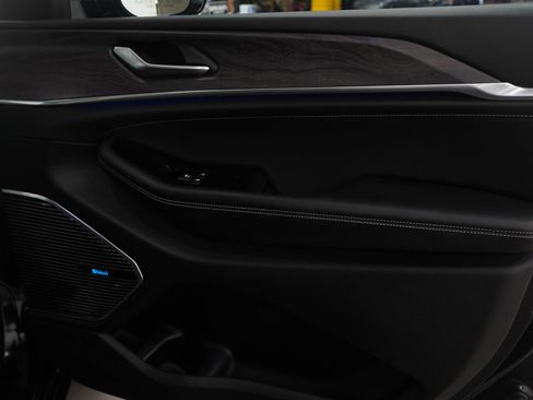 Used 2022 Jeep Grand Cherokee L Overland w/ MOPAR Finishing Package image 9