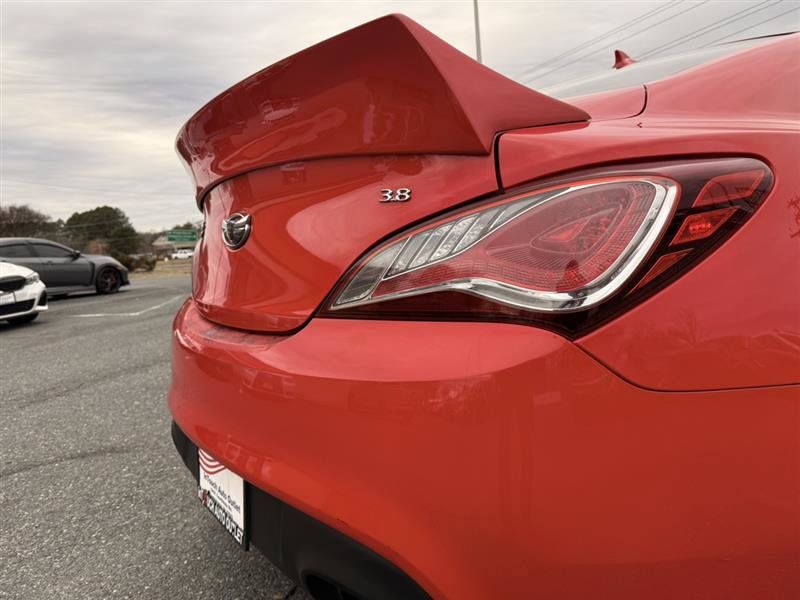 Used 2015 Hyundai Genesis 3.8 RWD image 11