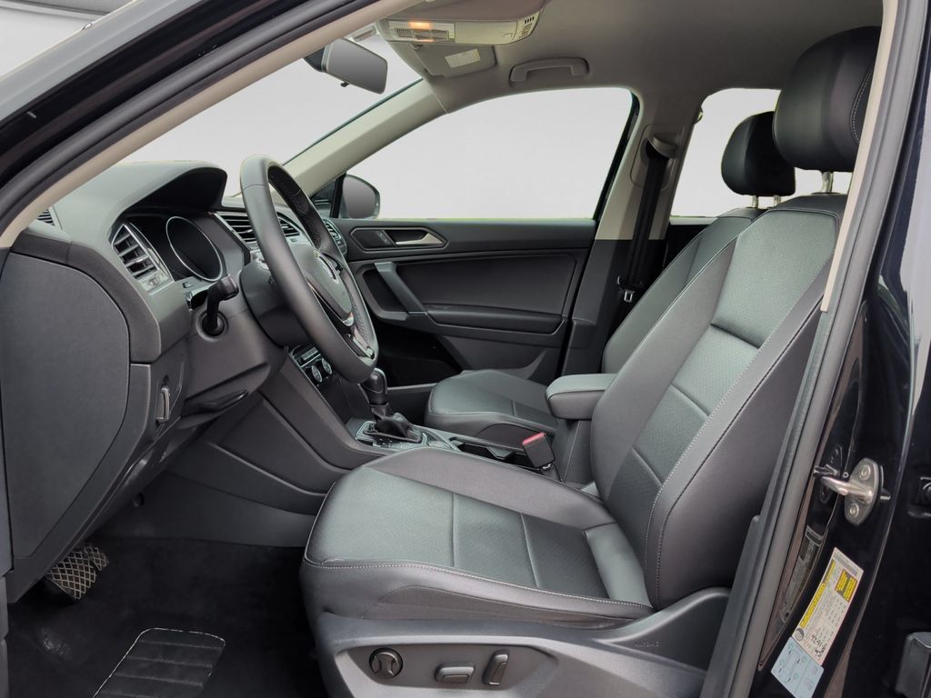 Used 2020 Volkswagen Tiguan SE AWD/4WD image 16