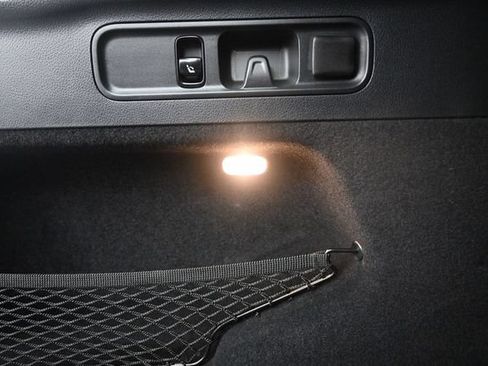 Used 2025 Mercedes-Benz GLC 300 image 24
