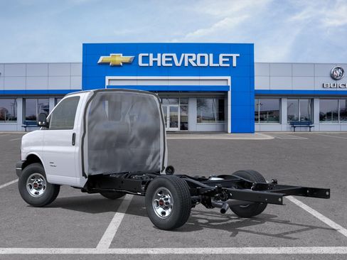 New 2026 GMC Savana 3500 w/ Power Convenience Package RWD image 3