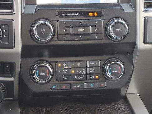 Used 2020 Ford F250 Lariat w/ Chrome Package image 27