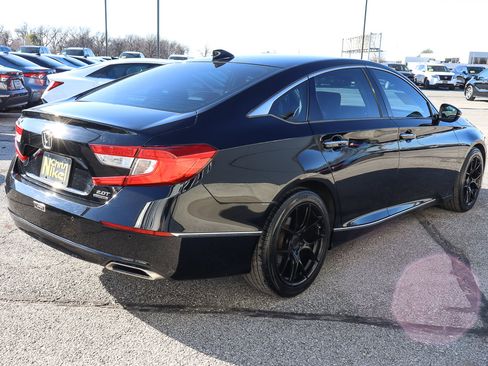 Used 2020 Honda Accord Touring image 4