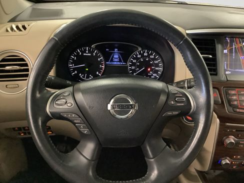 Used 2017 Nissan Pathfinder Platinum FWD image 17