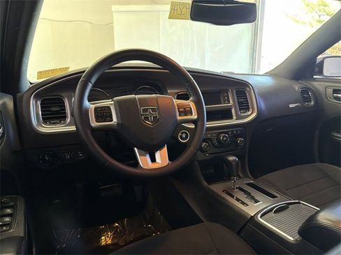 Used 2014 Dodge Charger SE w/ Sport Appearance Group image 17