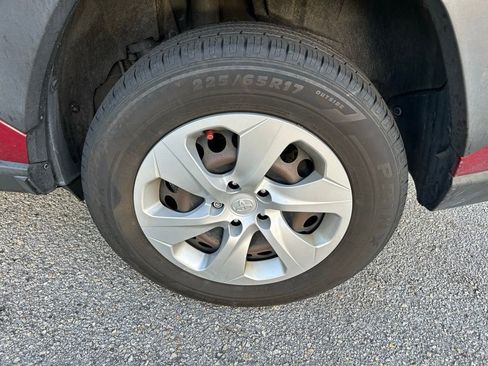 Used 2019 Toyota RAV4 LE image 9