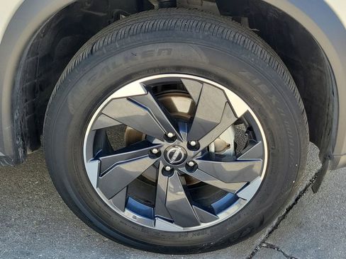 Used 2025 Nissan Rogue SV image 15