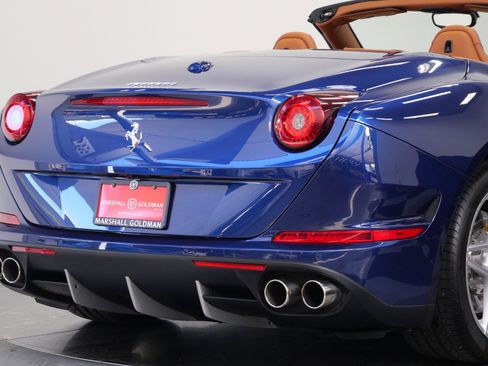 Used 2017 Ferrari California T RWD image 49