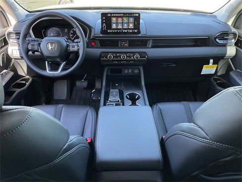 New 2025 Honda Pilot Touring image 10