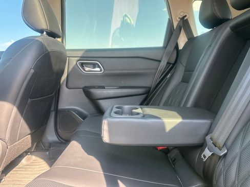 Certified 2025 Nissan Rogue Platinum FWD image 39