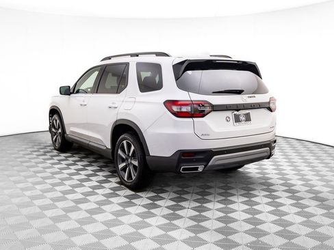 Certified 2025 Honda Pilot Touring image 5