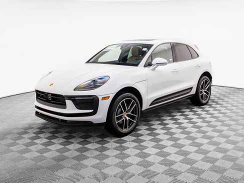 Certified 2026 Porsche Macan AWD/4WD image 1