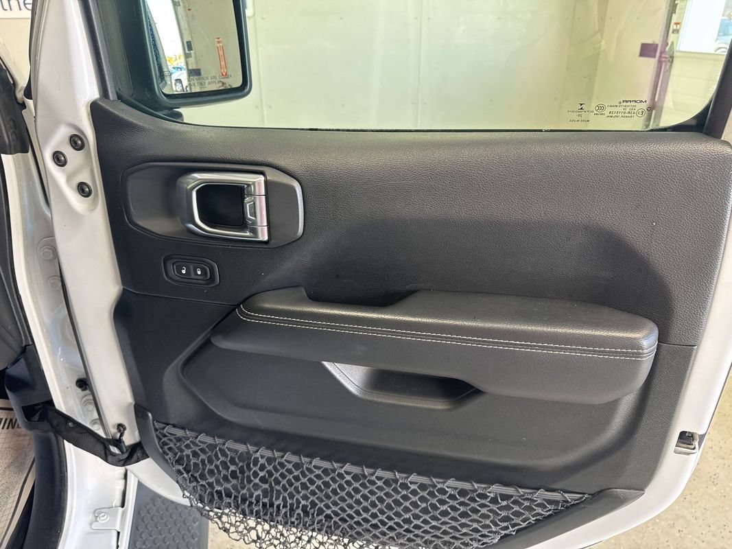 Used 2021 Jeep Wrangler Unlimited Sahara AWD/4WD image 32
