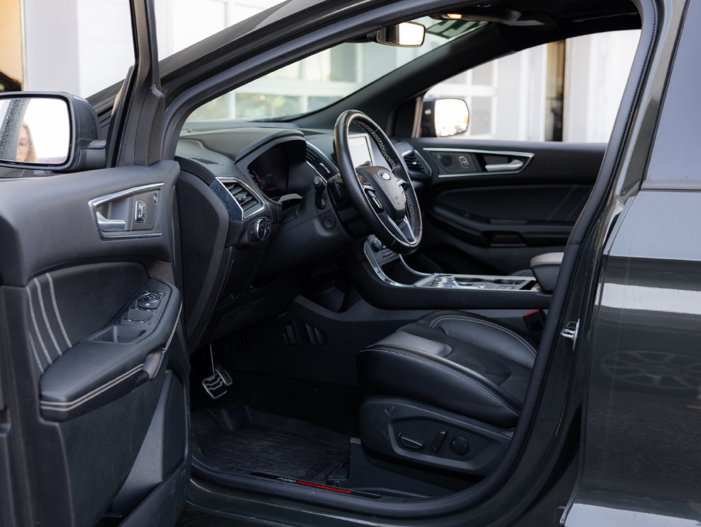 Used 2022 Ford Edge ST w/ Equipment Group 401A AWD/4WD image 30