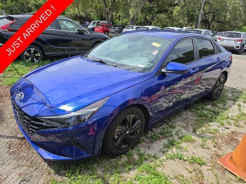 Used 2021 Hyundai Elantra SEL w/ Cargo Package FWD image 2