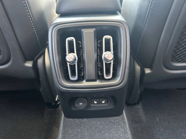 Certified 2024 Volvo XC40 B5 Core AWD/4WD image 16