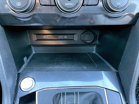 Used 2021 Volkswagen Tiguan SE R-Line image 17