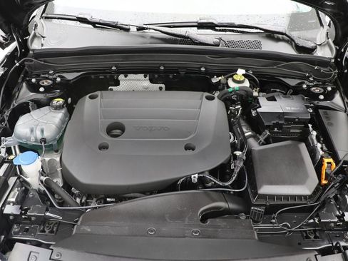 Used 2025 Volvo XC40 B5 Core AWD/4WD image 27