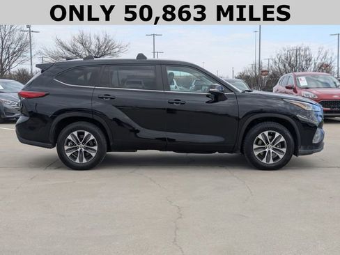 Used 2023 Toyota Highlander XLE image 4