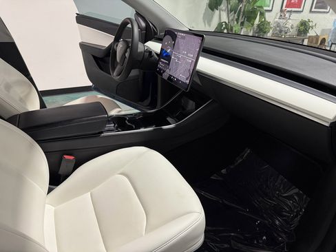 Used 2021 Tesla Model Y Long Range image 15