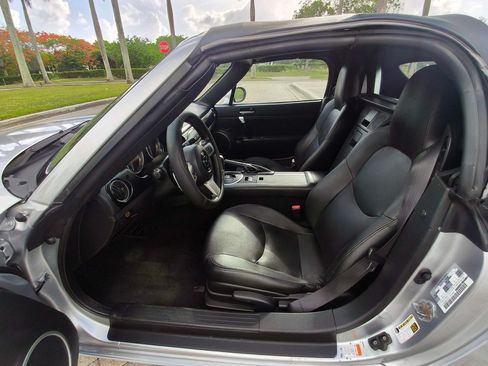 Used 2006 MAZDA MX-5 Miata Grand Touring RWD image 37