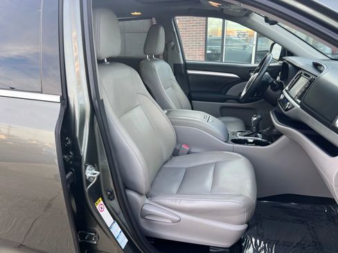 Used 2015 Toyota Highlander XLE image 19