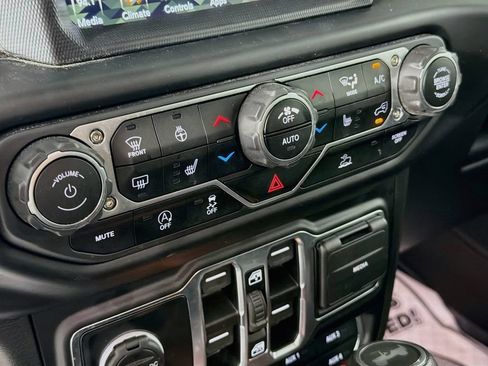 Used 2023 Jeep Wrangler Unlimited Sahara w/ Cold Weather Group AWD/4WD image 16