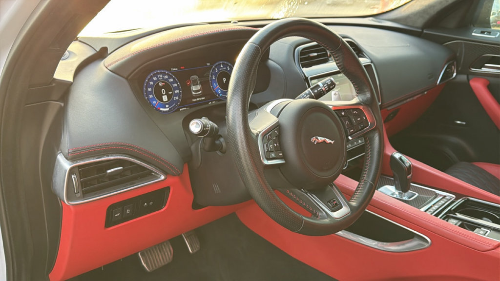Used 2020 Jaguar F-PACE SVR AWD/4WD image 17
