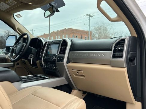 Used 2019 Ford F350 Lariat w/ Chrome Package image 22
