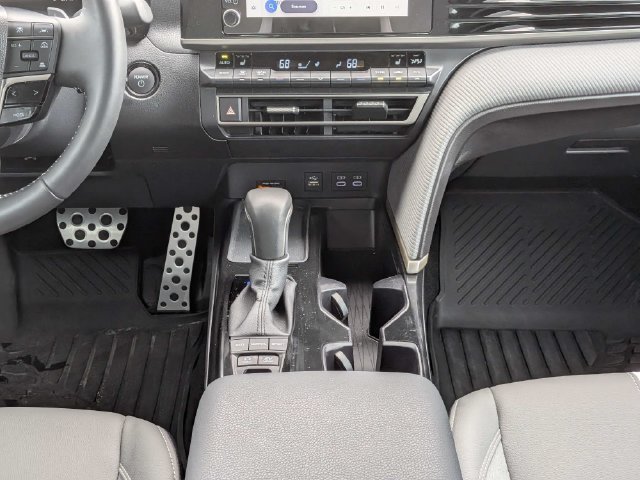 Used 2026 Toyota Camry SE w/ Convenience Package FWD image 18