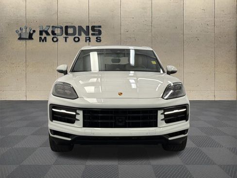 Used 2024 Porsche Cayenne S image 3