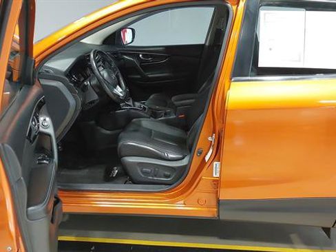Used 2017 Nissan Rogue Sport SL w/ SL Premium Package AWD/4WD image 19
