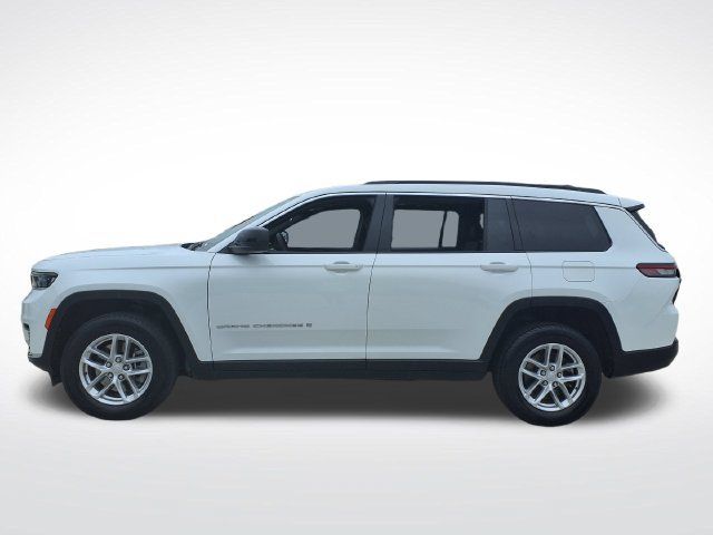 Used 2024 Jeep Grand Cherokee L Laredo w/ Luxury Tech Group I AWD/4WD image 2