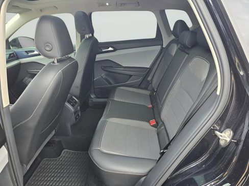 Used 2023 Volkswagen Taos SE w/ Panoramic Sunroof Package FWD image 25