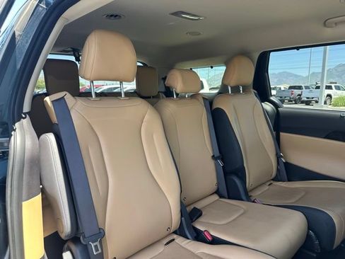 Used 2024 Kia Carnival EX FWD image 29
