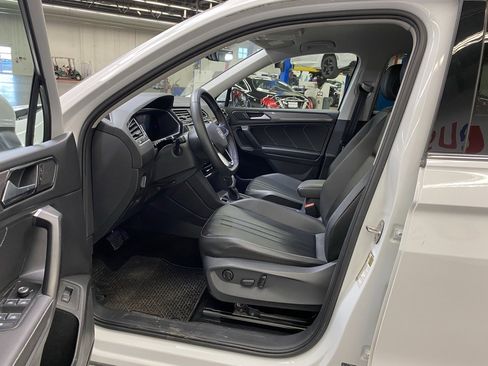 Used 2022 Volkswagen Tiguan SE image 18